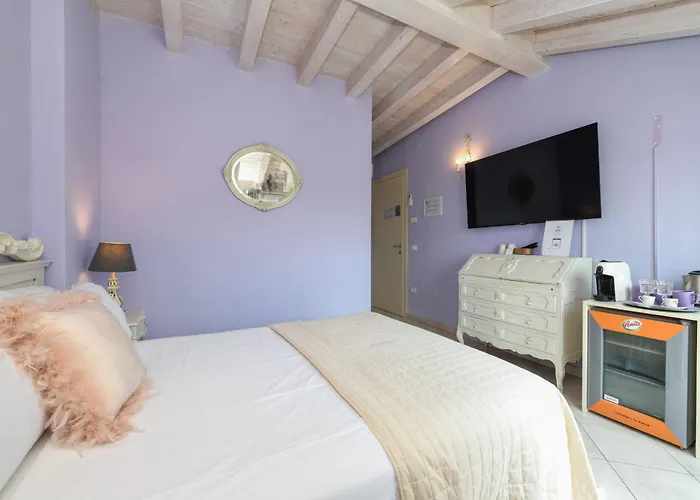 Le Reve - Lake View RoomsBed and Breakfast