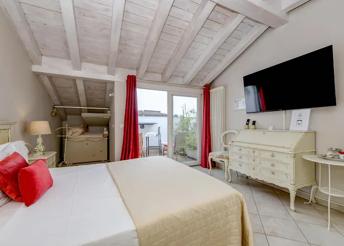 Le Reve - Lake View RoomsBed and Breakfast